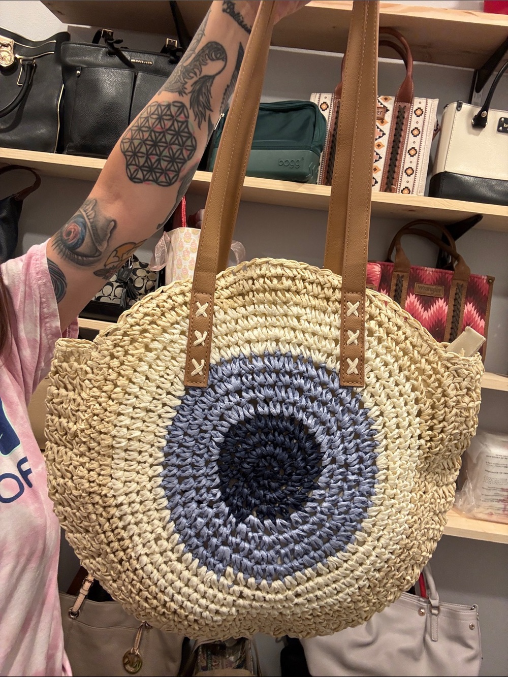 🧿 Evil Eye Round Straw Tote with Blue Center and Tan Straps - Picture 5 of 8